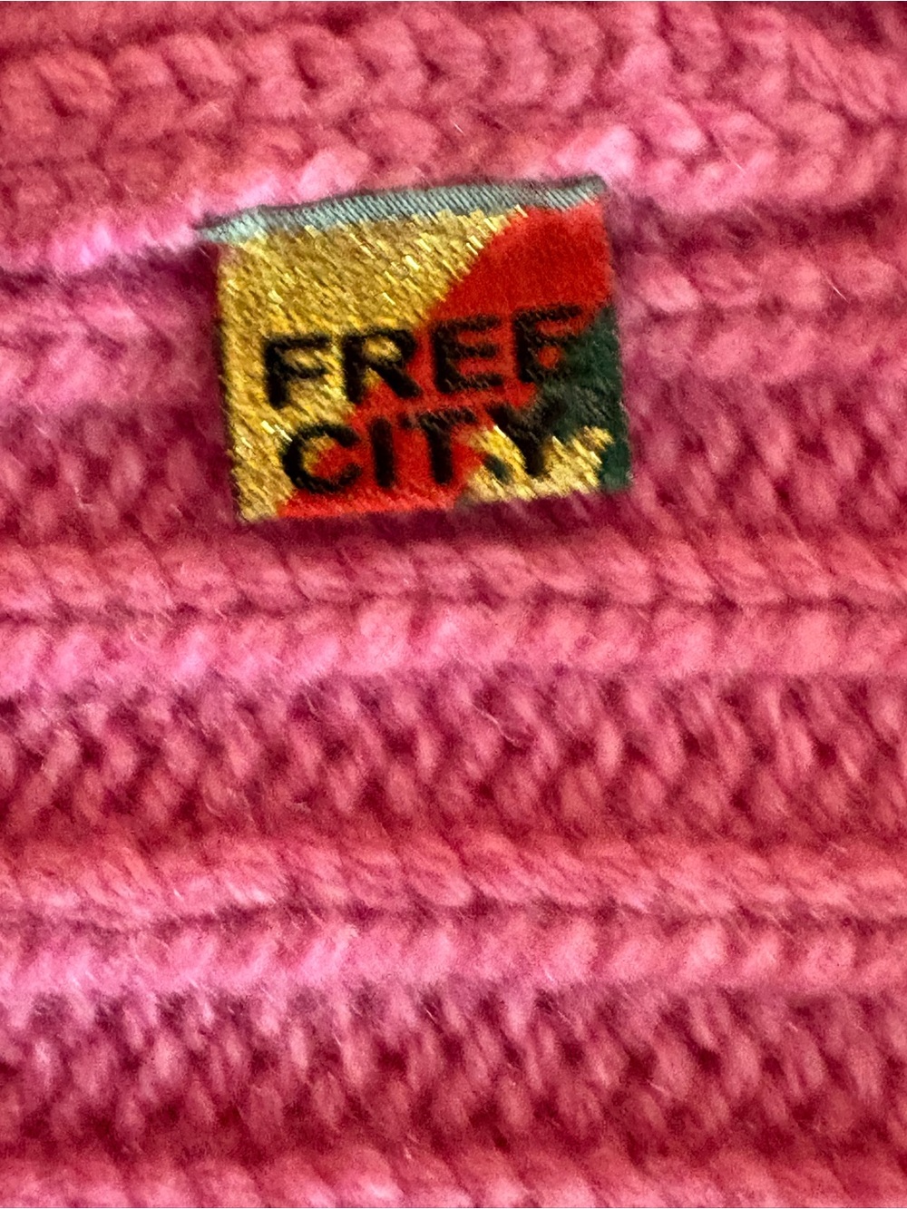 freecity Pink Ribbed Knit Cashmere Beanie - Picture 4 of 5